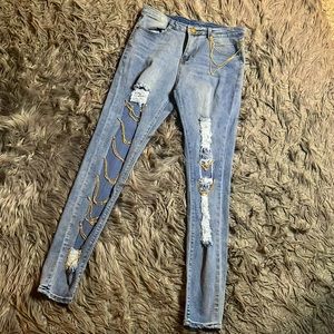 Denim distressed jeans with chain detail | NEVER WORN.